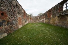 12-web-Ganzer-Ruine