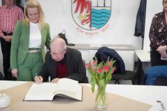 03-Goldenes-Buch-scaled